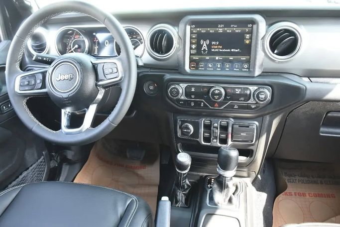 Подержанный Jeep Wrangler IV (JL), 2.0 л, 2023 в Шардже от Alfaris Used Cars Черный цвет. Other | AUTO.AE