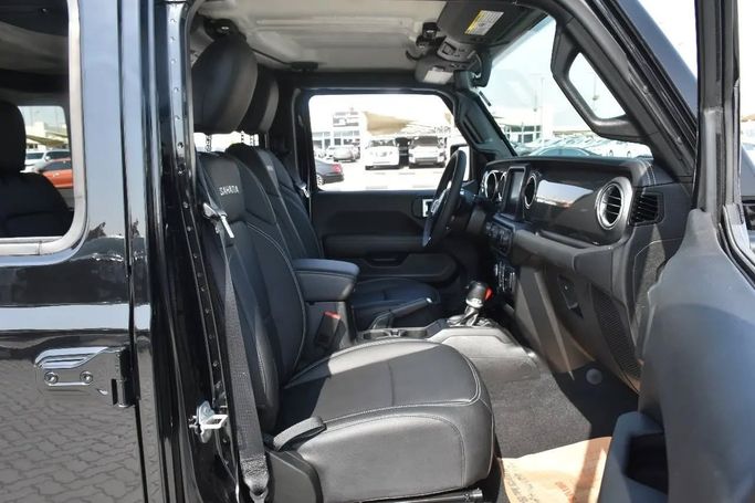 Подержанный Jeep Wrangler IV (JL), 2.0 л, 2023 в Шардже от Alfaris Used Cars Черный цвет. Other | AUTO.AE