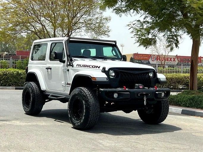 Подержанный Jeep Wrangler IV (JL), 3.6 л, 2021 в Шардже от First Choice Cars Белый цвет. GCC | AUTO.AE