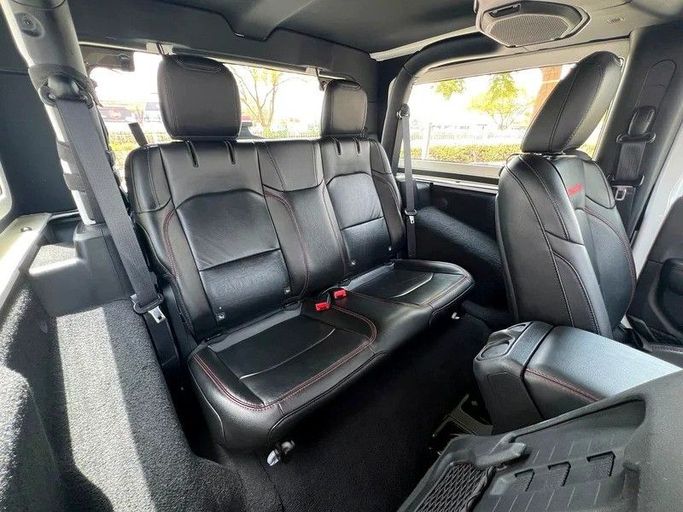 Подержанный Jeep Wrangler IV (JL), 3.6 л, 2021 в Шардже от First Choice Cars Белый цвет. GCC | AUTO.AE