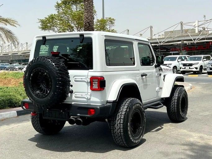 Подержанный Jeep Wrangler IV (JL), 3.6 л, 2021 в Шардже от First Choice Cars Белый цвет. GCC | AUTO.AE