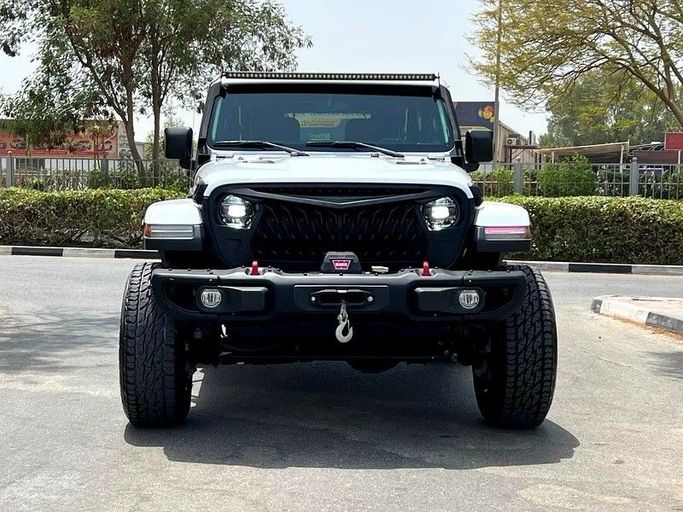 Подержанный Jeep Wrangler IV (JL), 3.6 л, 2021 в Шардже от First Choice Cars Белый цвет. GCC | AUTO.AE