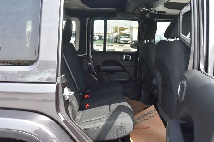 Подержанный Jeep Wrangler IV (JL), 3.6 л, 2022 в Шардже от Alfaris Used Cars Серый цвет. Other | AUTO.AE