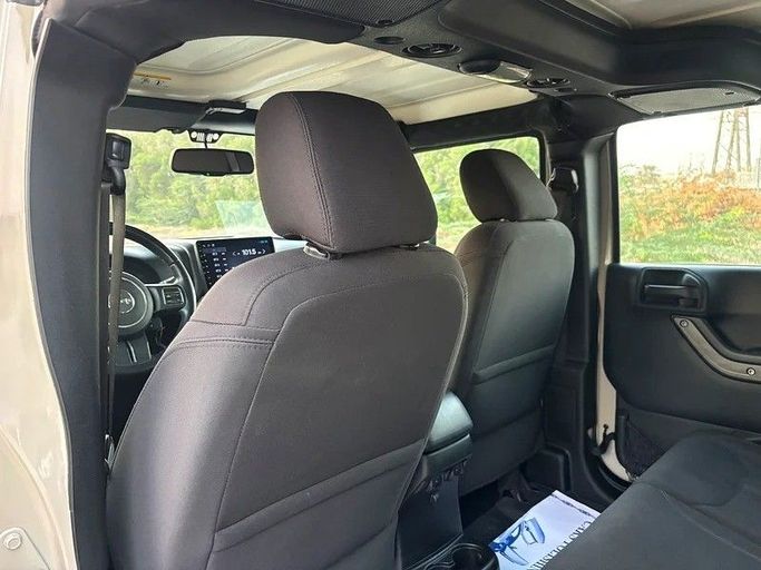 Used Jeep Wrangler IV (JL), 3.6 l, 2018 in Sharjah by Almasar Used Cars, Beige color. GCC Specs | AUTO.AE