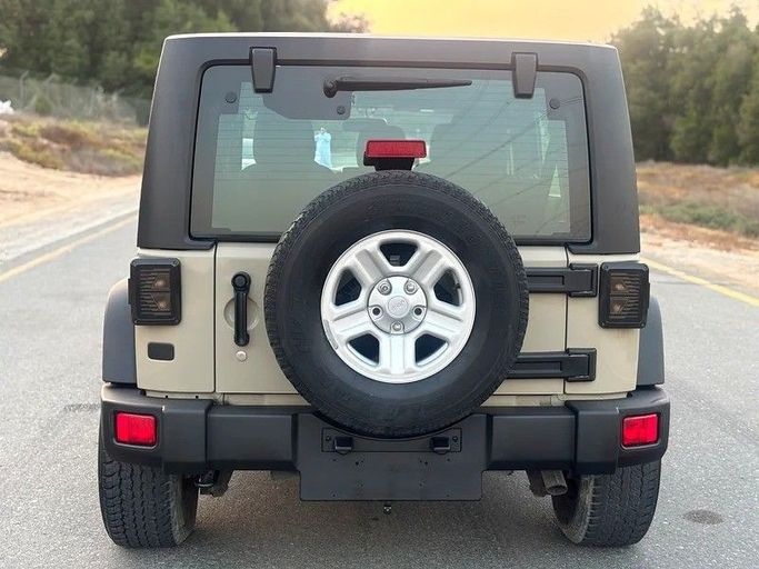 Used Jeep Wrangler IV (JL), 3.6 l, 2018 in Sharjah by Almasar Used Cars, Beige color. GCC Specs | AUTO.AE