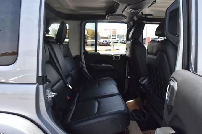 Used Jeep Wrangler IV (JL), 2.0 l, 2021 in Sharjah by Alfaris Used Cars, Silver color. Other | AUTO.AE