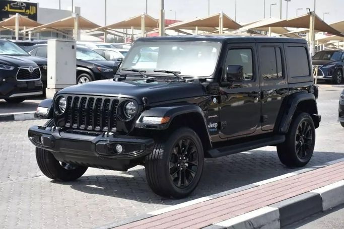 Подержанный Jeep Wrangler IV (JL), 2.0 л, 2021 в Шардже от Alfaris Used Cars Черный цвет. Other | AUTO.AE