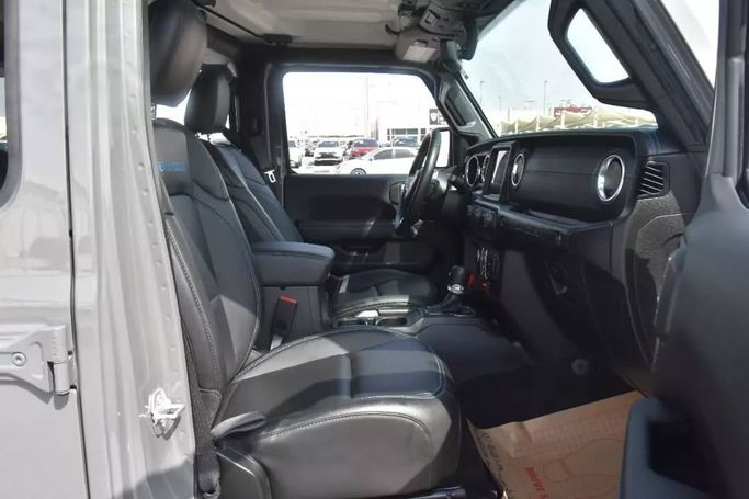 Used Jeep Wrangler IV (JL), 2.0 l, 2021 in Sharjah by Alfaris Used Cars, Grey color. Other | AUTO.AE