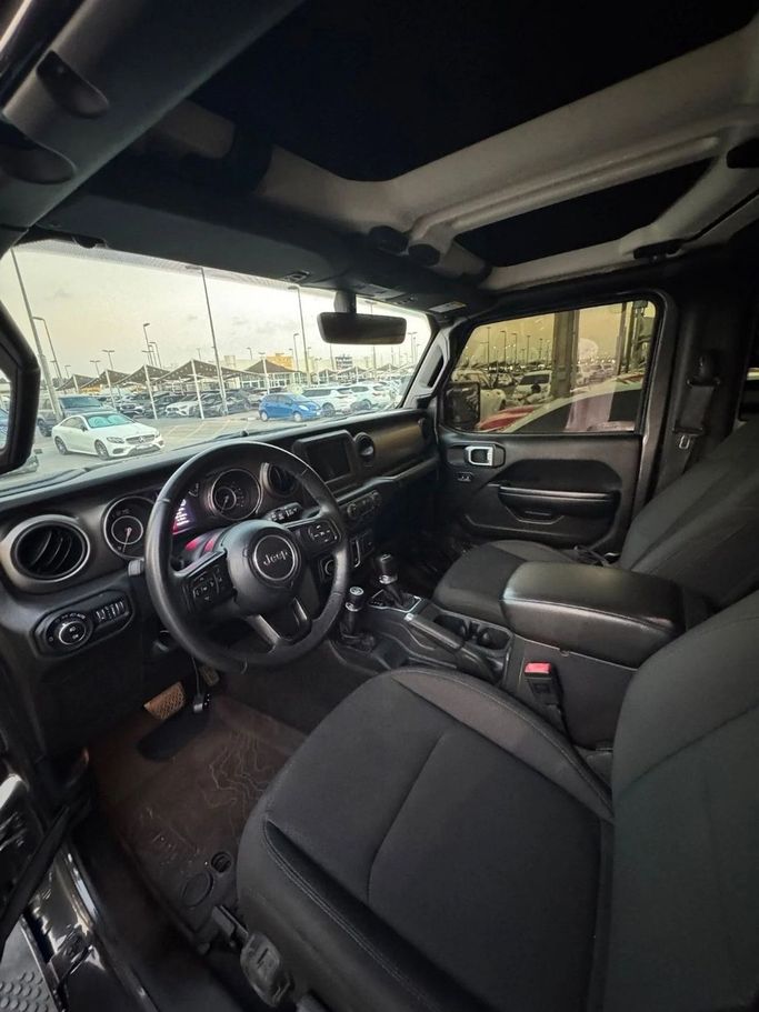 Подержанный Jeep Wrangler IV (JL), 3.6 л, 2018 в Шардже от Titanium Used Cars Серебристый цвет. GCC | AUTO.AE