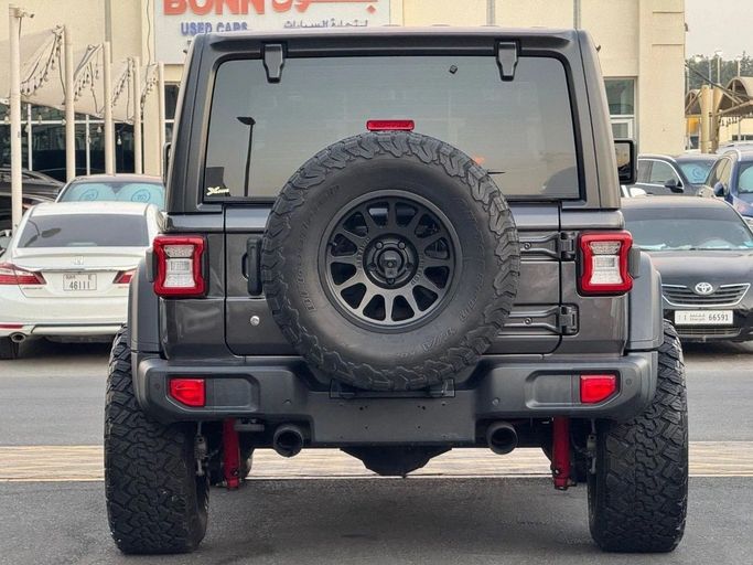 Подержанный Jeep Wrangler IV (JL), 3.6 л, 2018 в Шардже от Titanium Used Cars Серебристый цвет. GCC | AUTO.AE