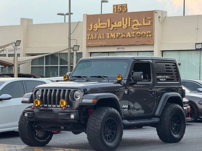 Подержанный Jeep Wrangler IV (JL), 3.6 л, 2018 в Шардже от Titanium Used Cars Серебристый цвет. GCC | AUTO.AE