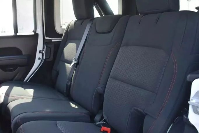 Used Jeep Wrangler Rubicon IV (JL), 2.1 l, 2022 in Sharjah by Alfaris Used Cars, White color. Other | AUTO.AE