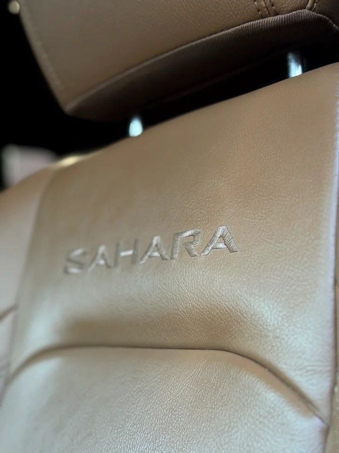 Подержанный Jeep Wrangler IV (JL), 2.0 л, 2023 в Шардже от Al Fakhamah Used Cars Черный цвет. Канадская | AUTO.AE