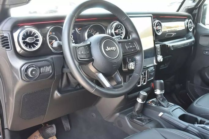 Подержанный Jeep Wrangler IV (JL), 3.6 л, 2021 в Шардже от Alfaris Used Cars Черный цвет. Other | AUTO.AE