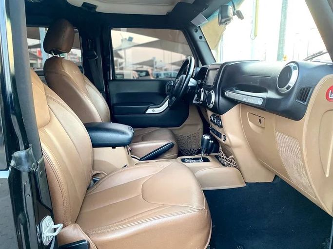 Подержанный Jeep Wrangler III (JK), 3.8 л, 2017 в Шардже от Al Saqr Al Mutaliq Черный цвет. GCC | AUTO.AE