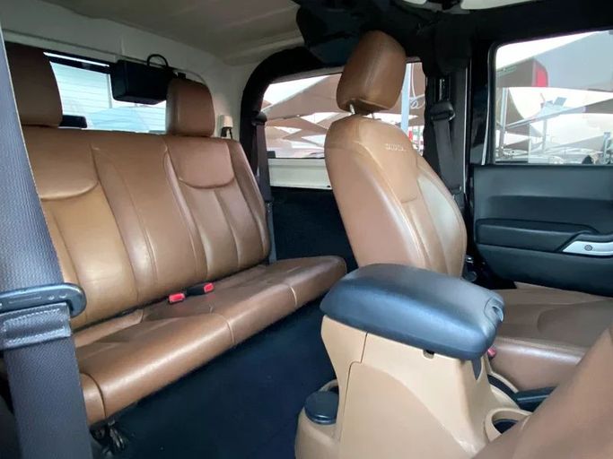 Подержанный Jeep Wrangler III (JK), 3.8 л, 2017 в Шардже от Al Saqr Al Mutaliq Черный цвет. GCC | AUTO.AE