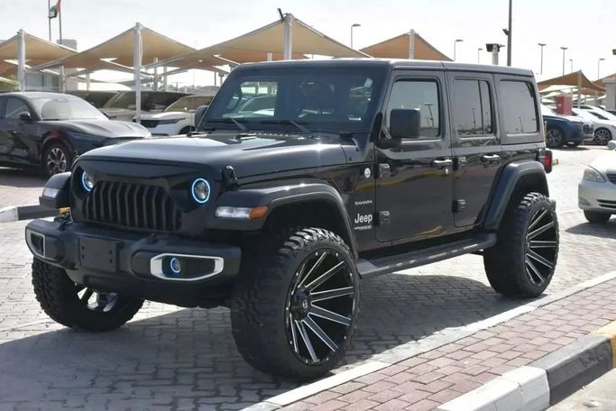 Подержанный Jeep Wrangler IV (JL), 2.0 л, 2022 в Шардже от Alfaris Used Cars Черный цвет. Other | AUTO.AE