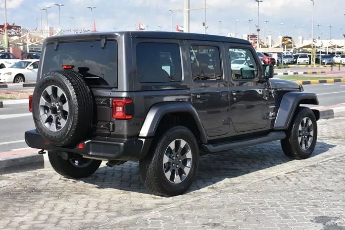 Подержанный Jeep Wrangler IV (JL), 3.6 л, 2019 в Шардже от Alfaris Used Cars Серый цвет. Other | AUTO.AE