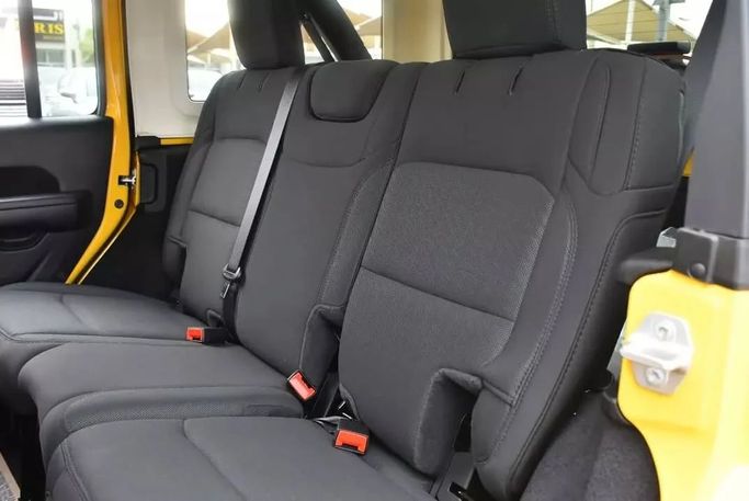 Подержанный Jeep Wrangler IV (JL), 2.0 л, 2021 в Шардже от Alfaris Used Cars Желтый цвет. Other | AUTO.AE