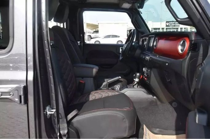Подержанный Jeep Wrangler IV (JL), 3.6 л, 2021 в Шардже от Alfaris Used Cars Серый цвет. Other | AUTO.AE