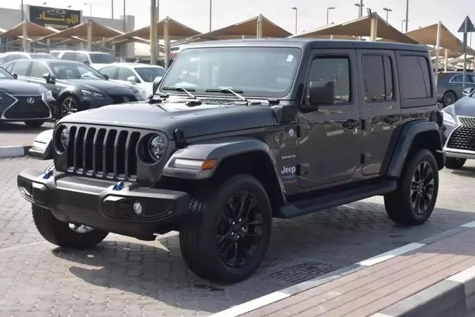 Подержанный Jeep Wrangler IV (JL), 2.0 л, 2021 в Шардже от Alfaris Used Cars Серый цвет. Other | AUTO.AE