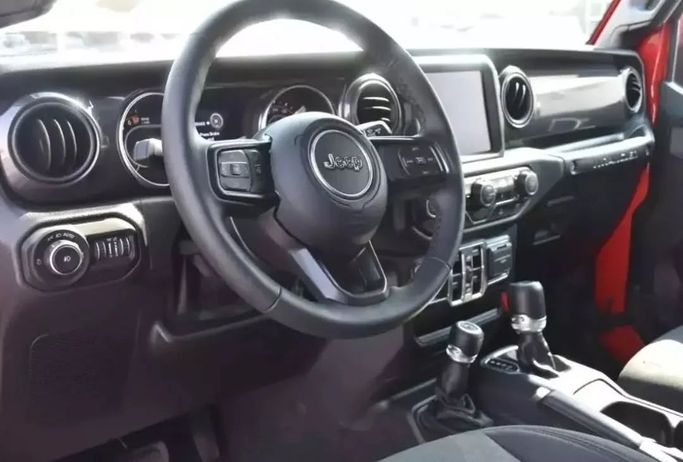 Подержанный Jeep Wrangler IV (JL), 3.6 л, 2022 в Шардже от Alfaris Used Cars Красный цвет. Other | AUTO.AE