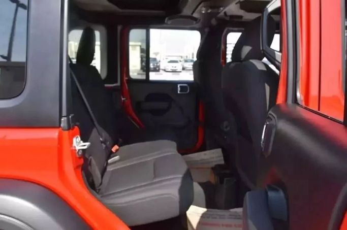 Подержанный Jeep Wrangler IV (JL), 3.6 л, 2022 в Шардже от Alfaris Used Cars Красный цвет. Other | AUTO.AE