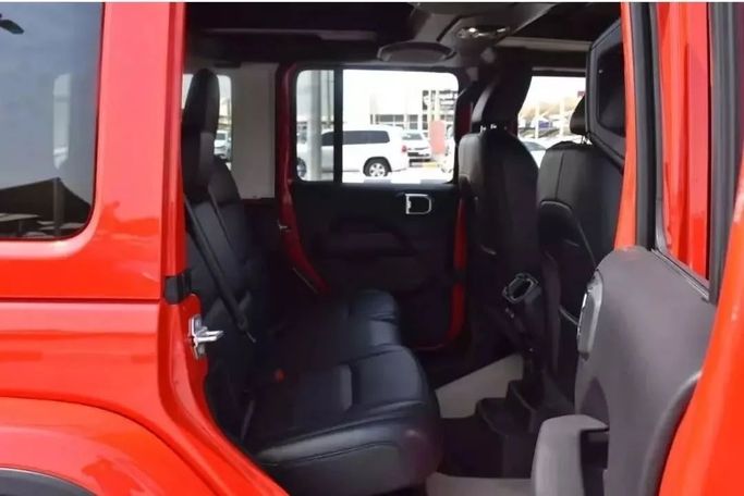 Подержанный Jeep Wrangler IV (JL), 3.6 л, 2022 в Шардже от Alfaris Used Cars Красный цвет. Other | AUTO.AE