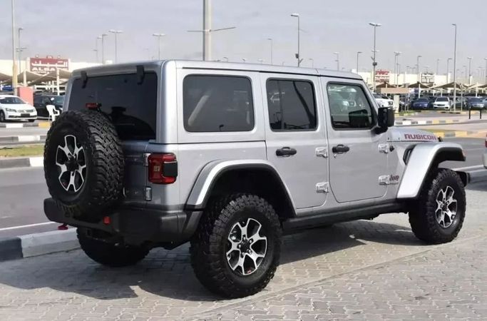 Подержанный Jeep Wrangler Rubicon IV (JL), 2.1 л, 2021 в Шардже от Alfaris Used Cars Серый цвет. Other | AUTO.AE