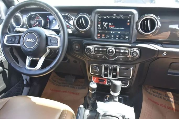 Подержанный Jeep Wrangler Rubicon IV (JL), 2.1 л, 2022 в Шардже от Alfaris Used Cars Серый цвет. Other | AUTO.AE