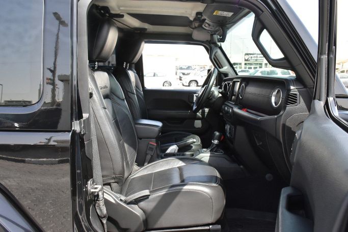 Подержанный Jeep Wrangler III (JK), 3.6 л, 2018 в Шардже от Alfaris Used Cars Черный цвет. Other | AUTO.AE