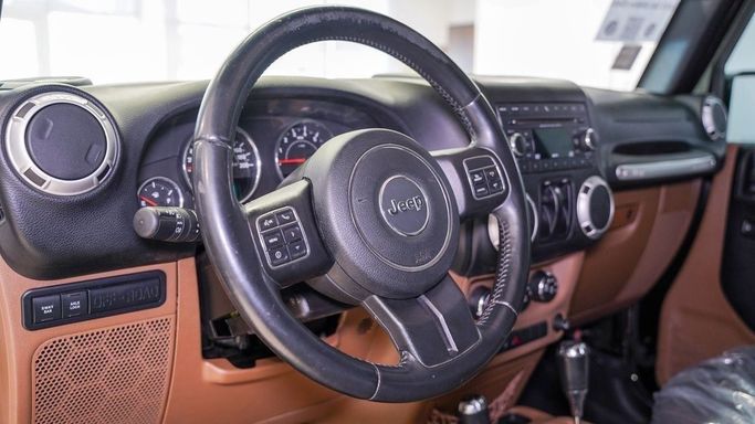 Подержанный Jeep Wrangler III (JK), 3.8 л, 2015 в Шардже от Alsalama Motors Черный цвет. GCC | AUTO.AE