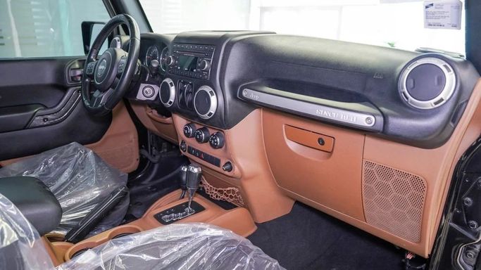 Подержанный Jeep Wrangler III (JK), 3.8 л, 2015 в Шардже от Alsalama Motors Черный цвет. GCC | AUTO.AE