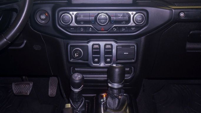 Подержанный Jeep Wrangler IV (JL), 3.6 л, 2019 в Шардже от Alsalama Motors Красный цвет. GCC | AUTO.AE