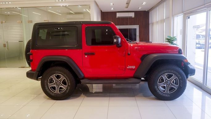 Подержанный Jeep Wrangler IV (JL), 3.6 л, 2019 в Шардже от Alsalama Motors Красный цвет. GCC | AUTO.AE