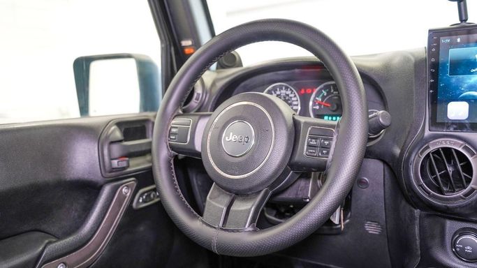 Подержанный Jeep Wrangler III (JK), 3.6 л, 2013 в Шардже от Alsalama Motors Черный цвет. GCC | AUTO.AE