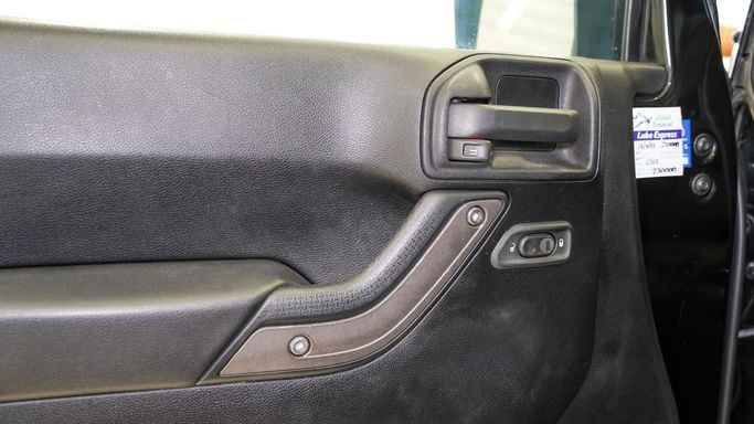 Подержанный Jeep Wrangler III (JK), 3.6 л, 2013 в Шардже от Alsalama Motors Черный цвет. GCC | AUTO.AE