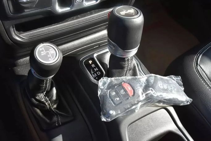 Used Jeep Wrangler IV (JL), 2.0 l, 2021 in Sharjah by Alfaris Used Cars, Grey color. Other | AUTO.AE