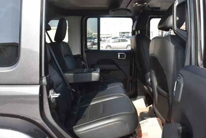 Used Jeep Wrangler IV (JL), 2.0 l, 2022 in Sharjah by Alfaris Used Cars, Grey color. Other | AUTO.AE