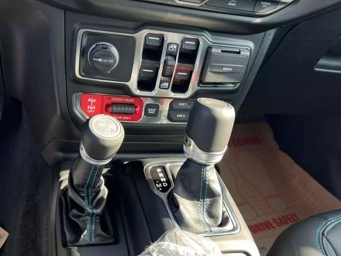 Used Jeep Wrangler IV (JL), 2.0 l, 2022 in Sharjah by Alfaris Used Cars, Grey color. Other | AUTO.AE