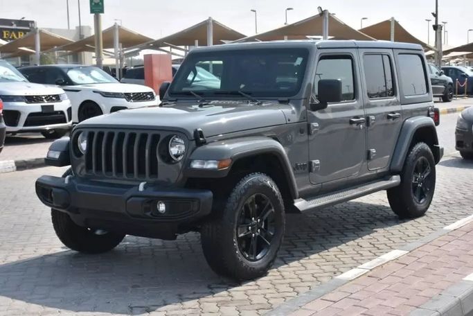 Подержанный Jeep Wrangler IV (JL), 2.0 л, 2021 в Шардже от Alfaris Used Cars Серый цвет. Other | AUTO.AE