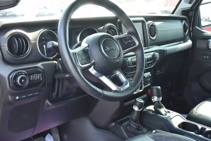 Подержанный Jeep Wrangler IV (JL), 2.0 л, 2022 в Шардже от Alfaris Used Cars Черный цвет. Other | AUTO.AE