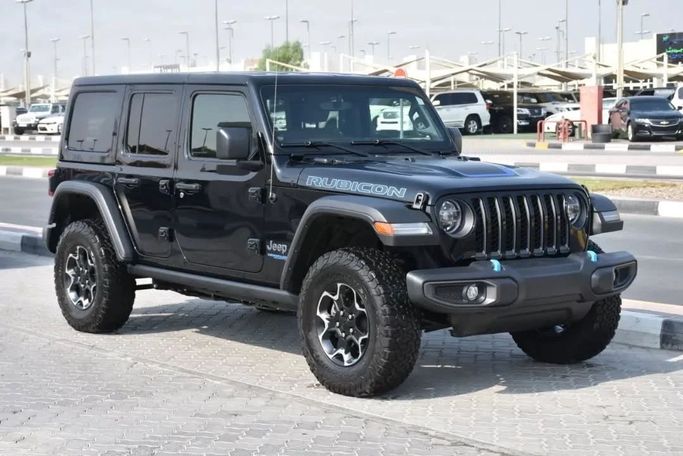 Подержанный Jeep Wrangler IV (JL), 2.0 л, 2022 в Шардже от Alfaris Used Cars Черный цвет. Other | AUTO.AE