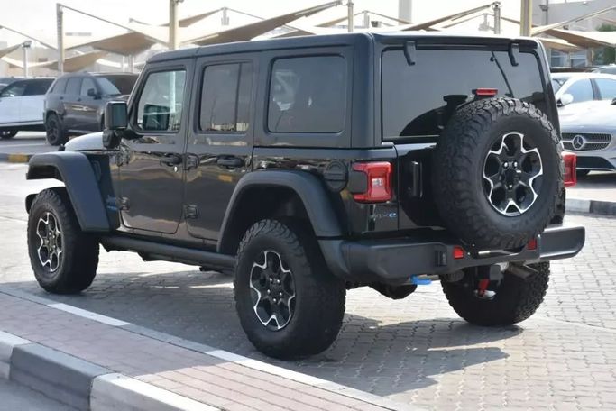 Подержанный Jeep Wrangler IV (JL), 2.0 л, 2022 в Шардже от Alfaris Used Cars Черный цвет. Other | AUTO.AE