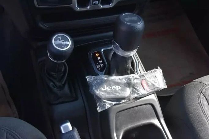 Used Jeep Wrangler IV (JL), 3.6 l, 2022 in Sharjah by Alfaris Used Cars, Orange color. Other | AUTO.AE