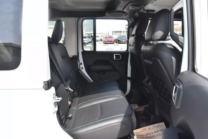Used Jeep Wrangler IV (JL), 2.0 l, 2022 in Sharjah by Alfaris Used Cars, White color. Other | AUTO.AE