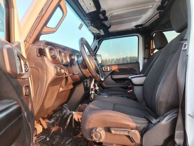 Used Jeep Wrangler IV (JL), 2.0 l, 2021 in Sharjah by Nassem Al Sham Used Cars, White color. American Specs | AUTO.AE