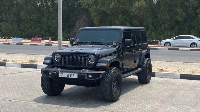 Подержанный Jeep Wrangler IV (JL), 2.0 л, 2021 в Шардже от Halla Cars Черный цвет. Американская | AUTO.AE