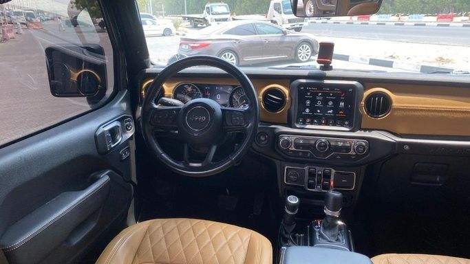 Подержанный Jeep Wrangler IV (JL), 2.0 л, 2021 в Шардже от Halla Cars Черный цвет. Американская | AUTO.AE