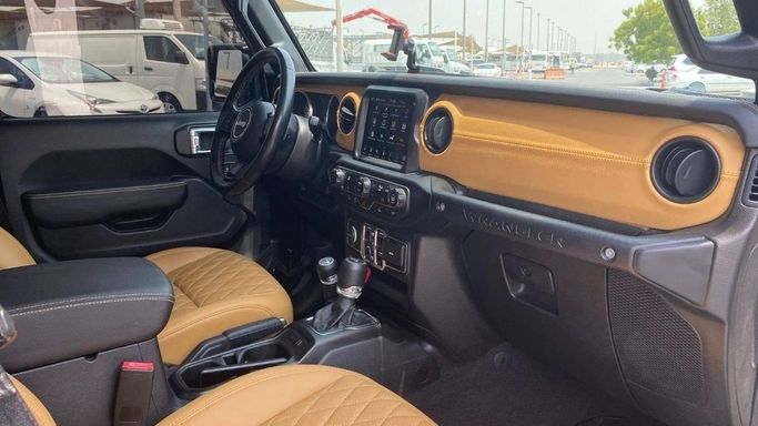 Подержанный Jeep Wrangler IV (JL), 2.0 л, 2021 в Шардже от Halla Cars Черный цвет. Американская | AUTO.AE